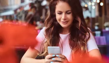 Escrocheria „număr greșit” revine în forță. E implicată și inteligența artificială. E prea greu de oprit • Newsweek România