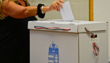 Propunere neașteptată la Budapesta. Maghiarii cu dublă cetățenie din România riscă să nu mai poată vota în Ungaria