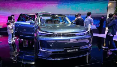 autoturism Geely la o expozitie auto