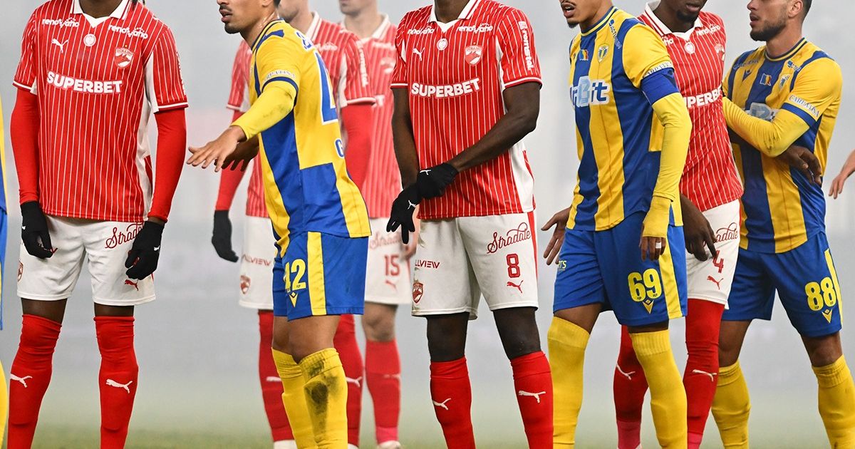 Sancțiuni la Dinamo - Petrolul. Jandarmeria a aplicat amenzi mari după partida de pe „Arc”. Cât a primit clubul organizator