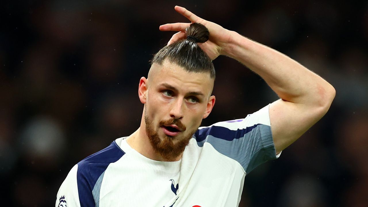 Veste uriașă pentru Radu Drăgușin! Englezii anunță decizia pe care Tottenham o poate lua în cazul românului