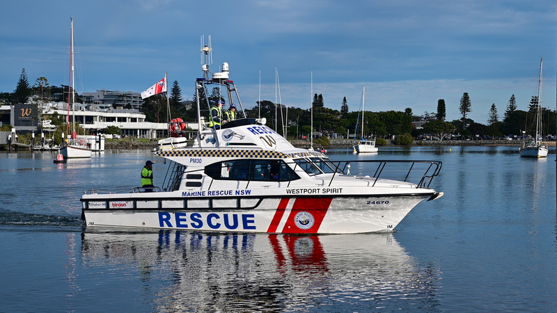 Erou la 13 ani: Adolescentul care a înotat 4 kilometri în apele agitate ale oceanului pentru a-și salva familia de la înec