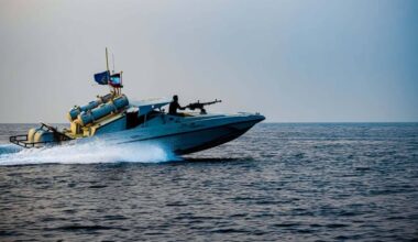 Un petrolier american a fost interceptat și provocat de nave de război iraniene în Strâmtoarea Ormuz