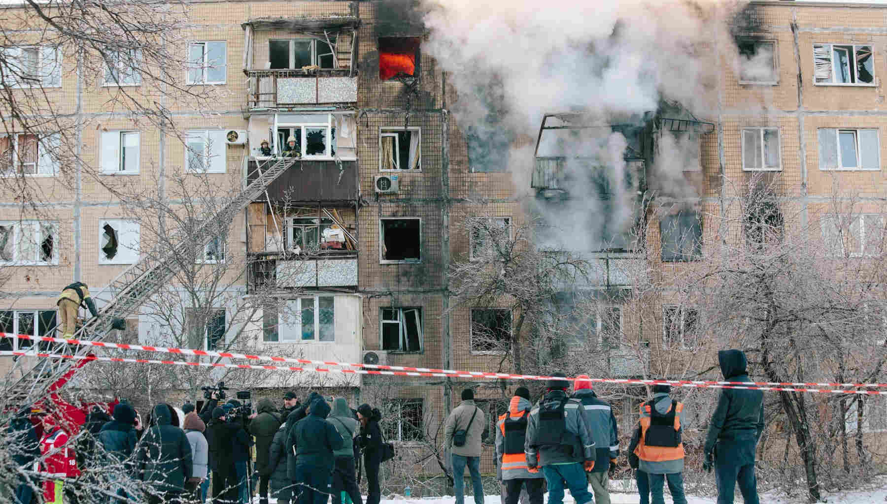 Negocieri de pace azi la Abu Dhabi, pe fondul atacurilor dezlănțuite ale Moscovei împotriva Ucrainei / De ce este pesimist Zelenski, înaintea discuțiilor cu Rusia