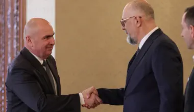 Bolojan spune că a vorbit cu Kelemen Hunor și analizează posibilitatea reducerii impozitelor: Primăriile să poată să revină