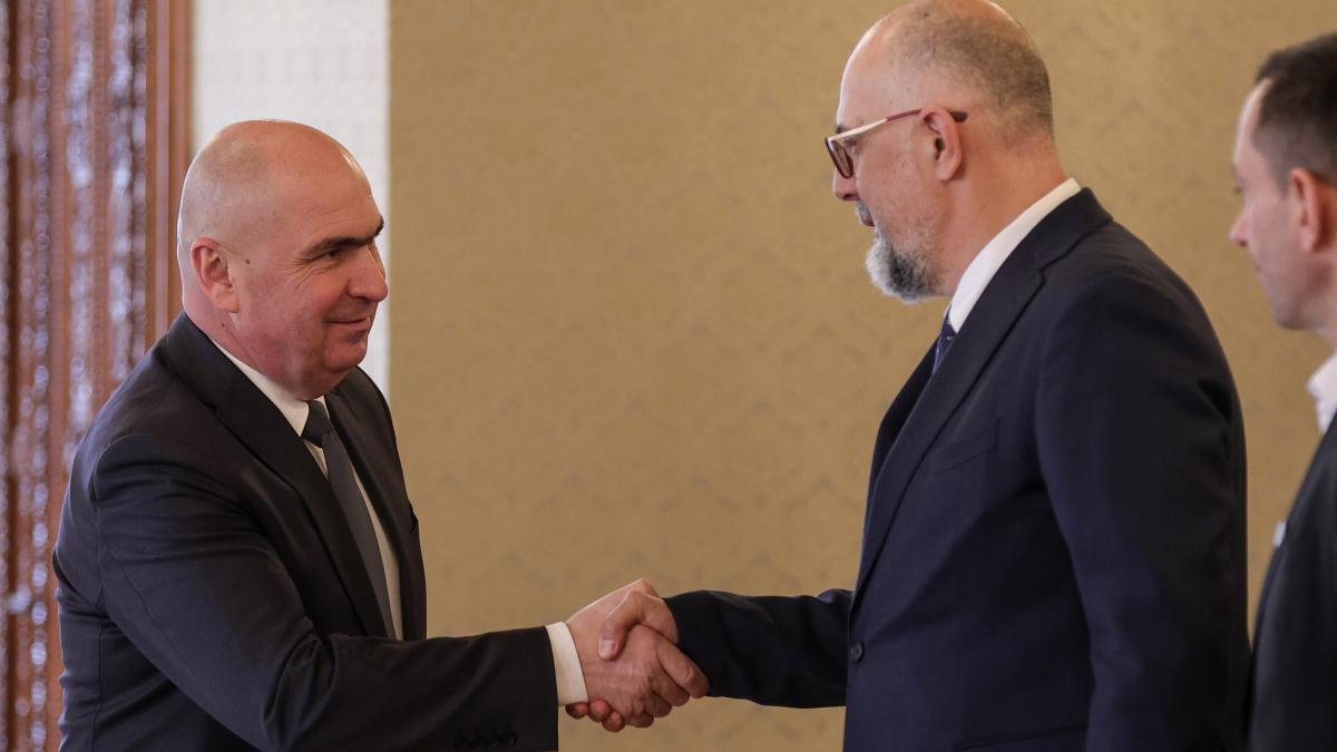 Bolojan spune că a vorbit cu Kelemen Hunor și analizează posibilitatea reducerii impozitelor: Primăriile să poată să revină