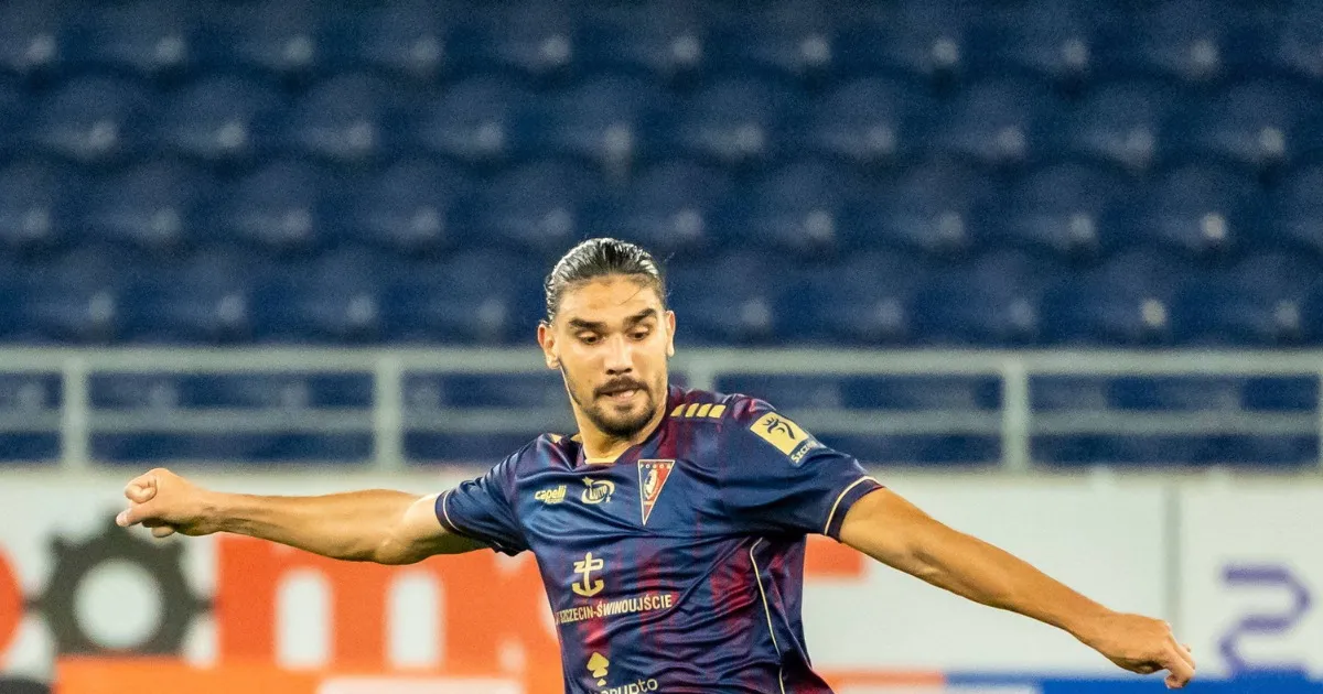 Răsturnare de situație. Jucătorul despre care polonezii scriau că merge la FCSB va bate palma cu marea rivală din Liga 1!