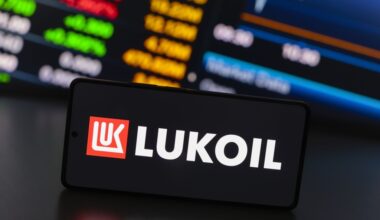 Posibile implicații pe piața românească ale achiziționării activelor internaționale Lukoil. De ce ar putea avea un impact pozitiv asupra benzinăriilor și ce s-ar putea întâmpla cu rafinăria