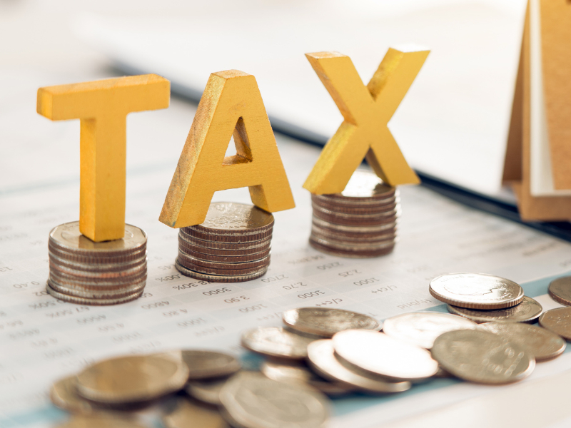 Ce mai poate face Bolojan pentru a da înapoi în războiul taxelor locale mărite. Soluția de compromis a unui economist pentru a se evita ”puternice mișcări sociale”