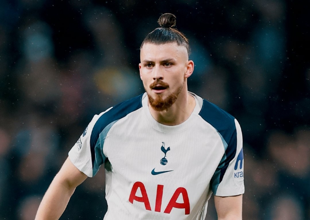 Tottenham a luat decizia finală în legătură cu Radu Drăgușin, în ultima zi de mercato
