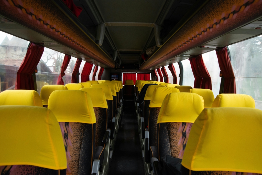 Un grup de copii români care circulau spre Franța a rămas fără autocar. Vehiculul, confiscat după un control al autorităților din Austria