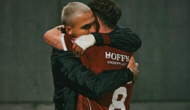 Fotbalistul de la Rapid a plâns după meci. Gestul minunat al suporterilor și al colegilor VIDEO