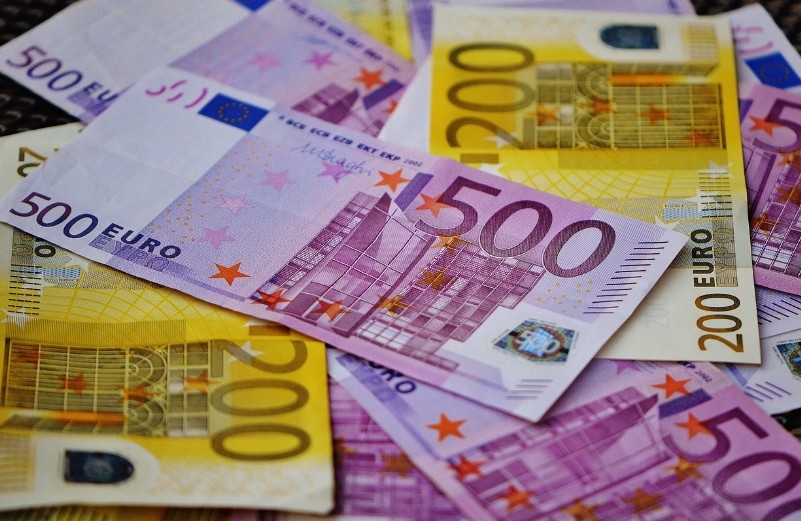 Zi istorică pentru țara vecină României. Euro devine singura monedă oficială