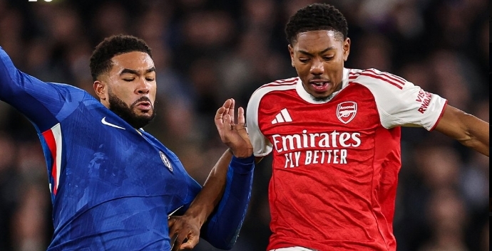 cine merge în marea finală