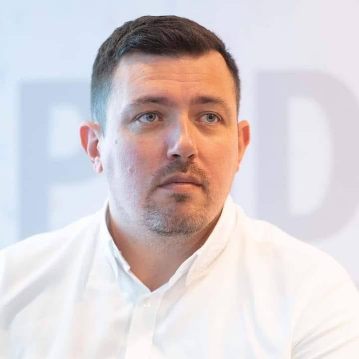 are venituri de mii de euro din funcții publice