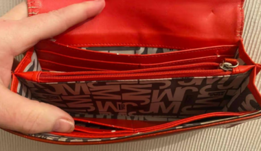 portofel rosu deschis