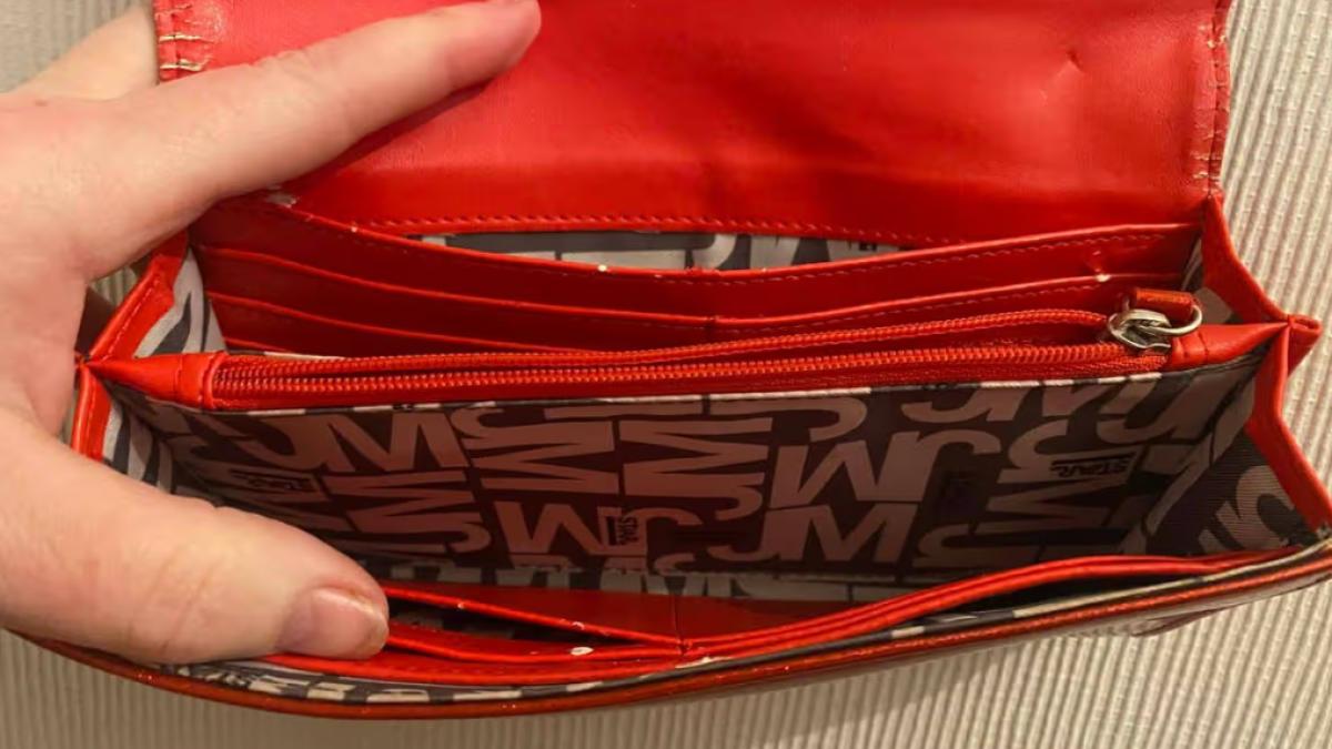 portofel rosu deschis