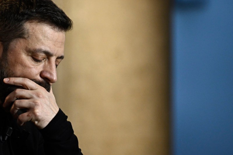 Zelenski, sceptic cu privire la reluarea dialogului cu Moscova dorită de Macron. „Interesul lui Putin este să umilească”