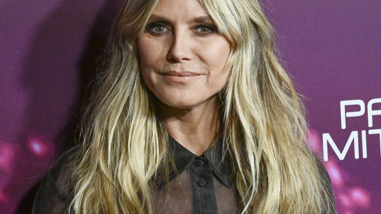 Heidi Klum, apariție controversată la Grammy 2026. A purtat o rochie din latex care imita nudul | GALERIE FOTO
