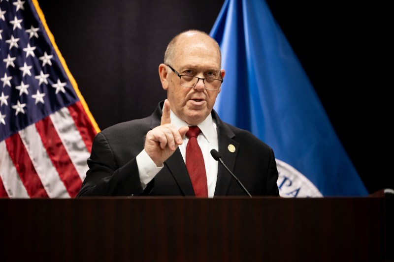 „Țarul Frontierelor” retrage sute de agenți ICE din Minnesota, dar avertizează că nu pleacă până când „nu terminăm toată treaba”