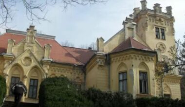 Castel abandonat din Bihor, scos la vânzare pentru un milion de euro. Poartă cu el un blestem