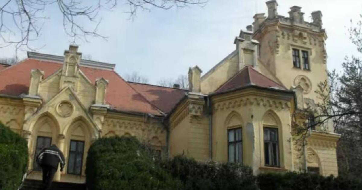 Castel abandonat din Bihor, scos la vânzare pentru un milion de euro. Poartă cu el un blestem