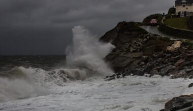 Satul de la malul mării, abandonat peste noapte de localnici. O singură femeie a ales să rămână