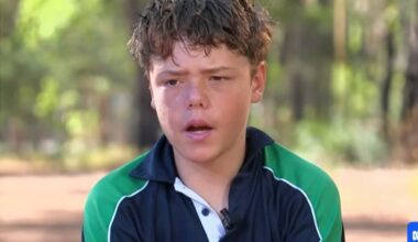 Un baiat de 13 ani a inotat 4 kilometri in...