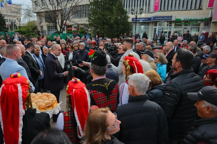 favorit este noul partid Bulgaria Progresistă, condus de fostul președinte Rumen Radev. Este acesta un echivalent al lui Orban sau Magyar din Ungaria?