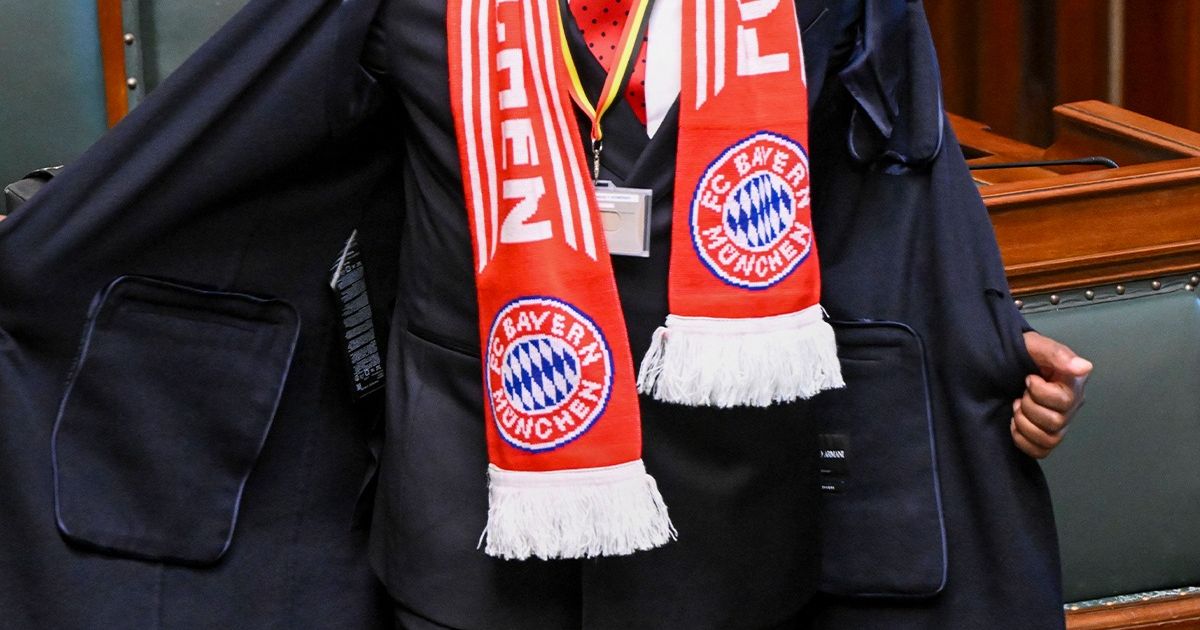 Tatăl lui Kompany, gest în Parlament. Cum a sărbătorit părintele antrenorului de la Bayern Munchen calificarea în semifinalele Ligii Campionilor
