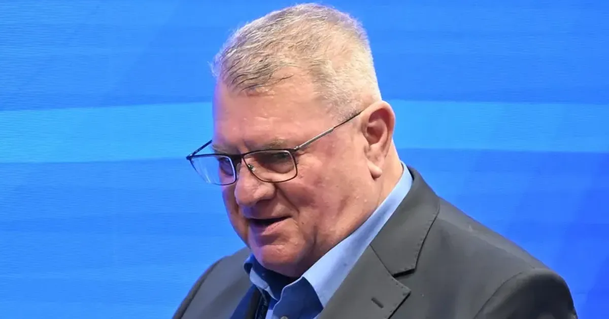 „Erau ca niște molii”. Iuliu Mureșan, noi detalii despre „curățenia” de la CFR Cluj: „Contracte mari, nemeritate” » 12 jucători au dispărut
