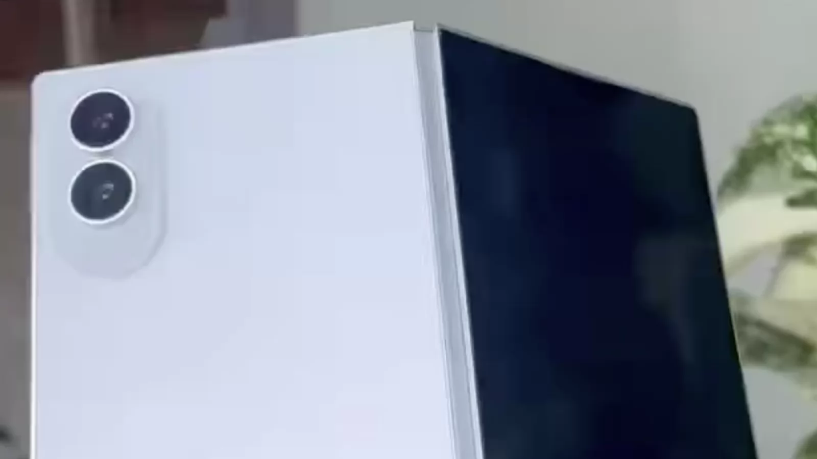 Macheta lui Galaxy Z Fold Wide ne face să ne punem întrebări despre noul format Samsung