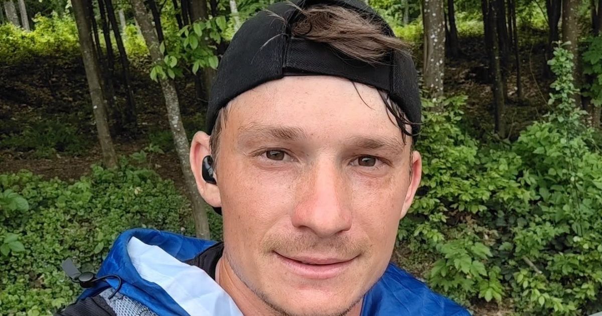 Accident grav într-o cursă caritabilă. Ultramaratonistul Adrian Șovea a fost lovit de o mașină și aruncat într-un șanț! În ce stare se află