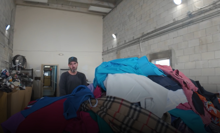 Suma uriașă pe care o câștigă un bărbat din vânzarea de produse second-hand. „Nu ai nevoie de mulți bani ca să începi”