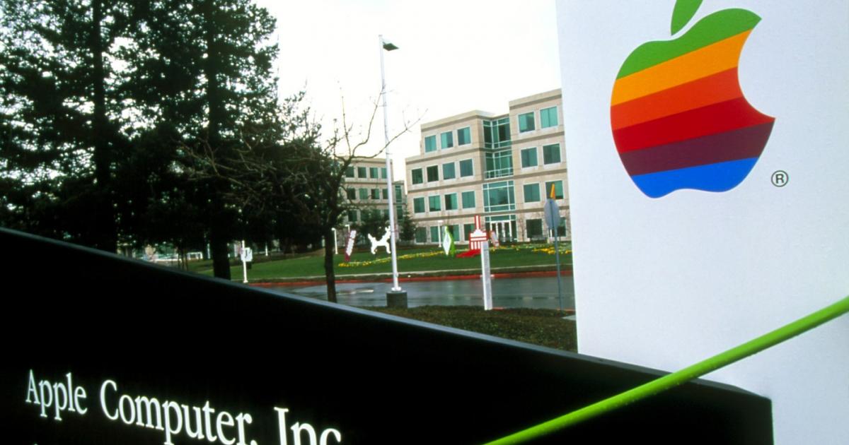 Singurul gigant din Tech care nu investeşte în AI. Motivul pentru care Apple stă departe de noul El Dorado
