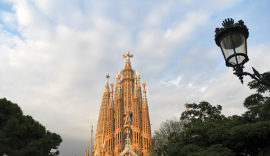 Cum a construit Antoni Gaudí Sagrada Familia și de ce a murit fără să o vadă terminată
