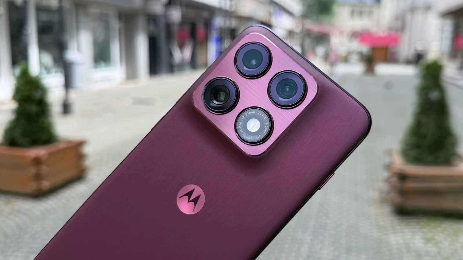 Motorola edge 70 Pro: Cameră cu hardware familiar, dar mult mai versatil, cu accent pe zoom de această dată