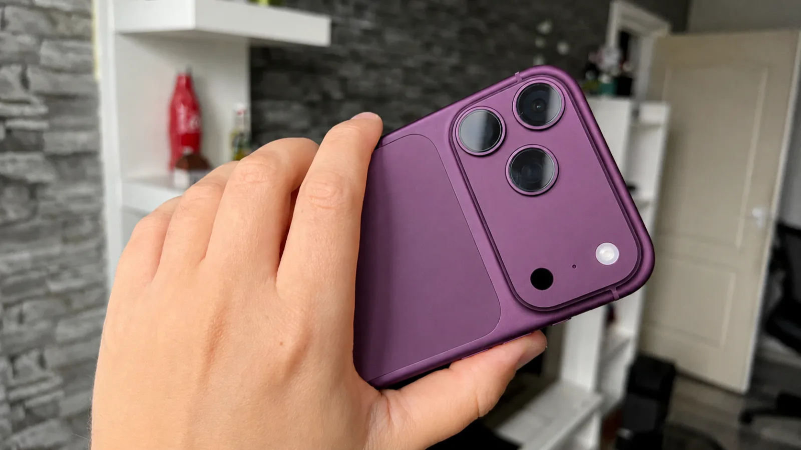 Când se lansează iPhone 18 Pro și primul iPhone pliabil? Bloomberg dezvăluie posibila dată a evenimentului