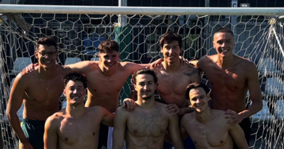 „Nu ne apucăm de fotbal”. FOTO. David Popovici, postare virală de pe gazon, chiar în ziua în care începe Campionatul Mondial