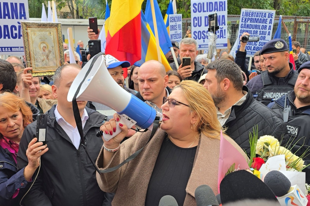 Nou derapaj al Dianei Șoșoacă: ”Domnilor Simion, Fritz, Kelemen și Grindeanu sunteți homosexuali?