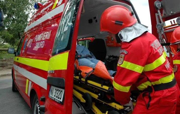 O ambulanță SMURD a ajuns la locul incidentului Foto: ahivă, adevărul