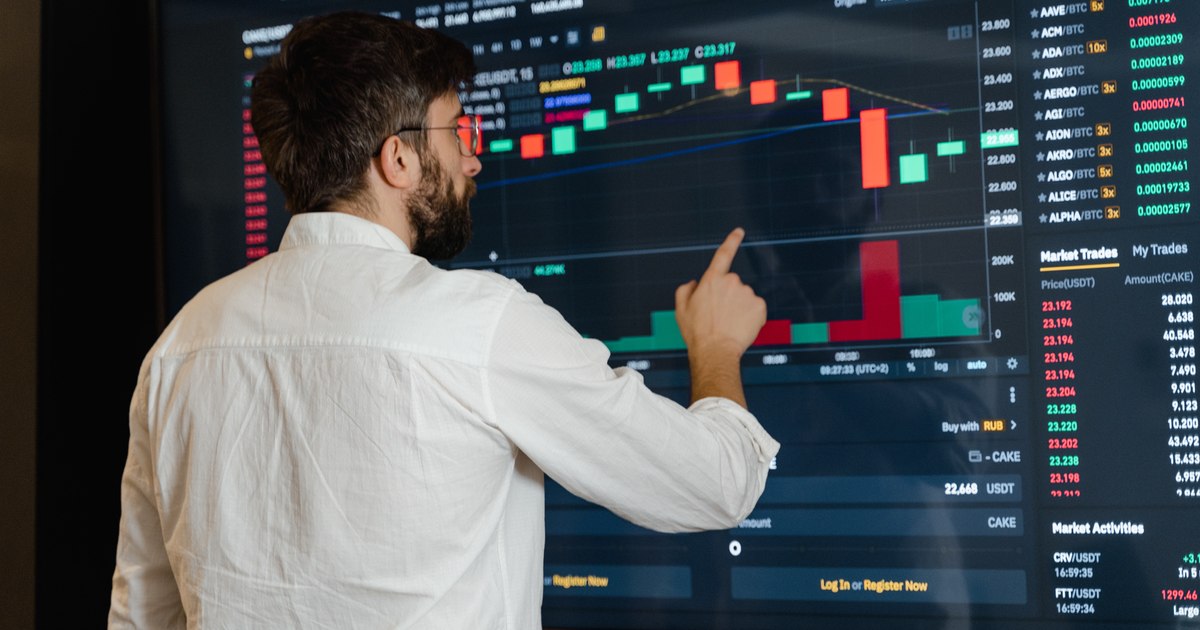 Buni de OCDE, dar amenințați cu retrogradarea la junk. Explicația unui economist despre paradoxul românesc
