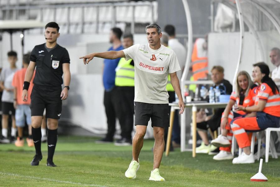 Ideile clare ale lui Nuno Campos încep să se vadă în jocul lui Dinamo. Foto: Cristi Preda, GSP Nuno Campos o schimbă pe Dinamo » Primele indicii despre noul stil de joc, după amicalul cu Farul
