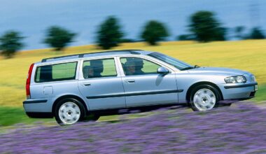 Suedezii au descoperit că un Volvo V70 de acum 20 de ani e mai sigur în condus decât 10 alte maşini noi testate | PiataAuto.md