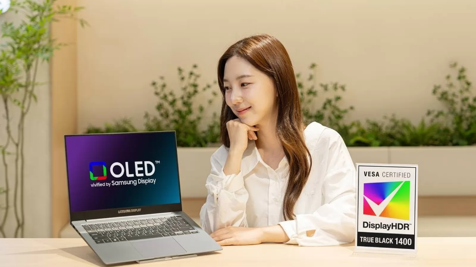 Samsung prezintă primul panou tandem OLED certificat DisplayHDR True Black 1400; Ajunge pe laptopuri ASUS, Dell și MSI