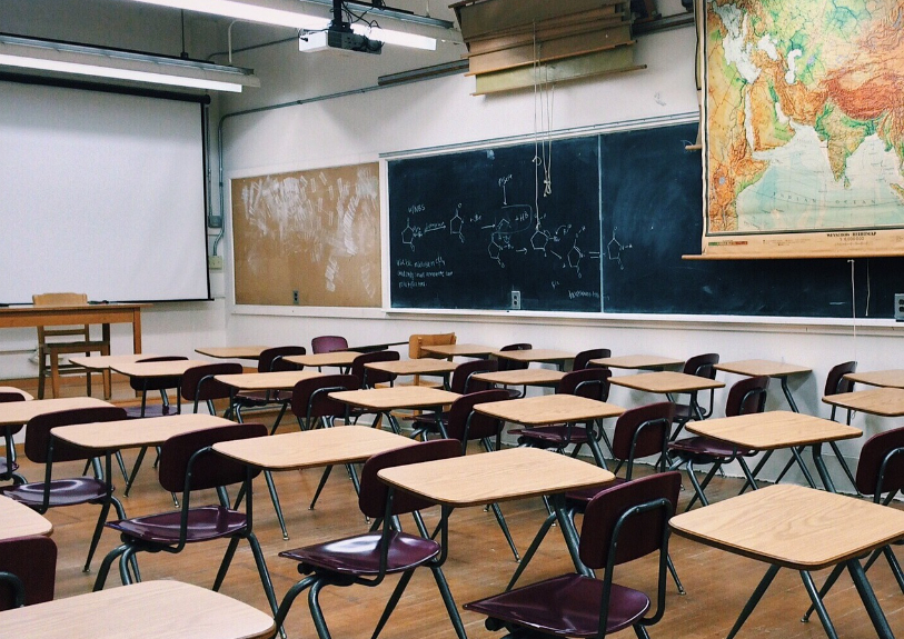 Un elev din Alba suspectat că folosea cască de copiat nu a putut fi dat afară din bacalaureat. Le-a spus polițiștilor că nu au mandat să-l percheziționeze