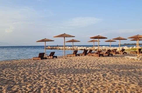 Turiști români, acuzați că au plecat de la o terasă din Thassos fără să plătească nota: „Probabil erau daci prea liberi”