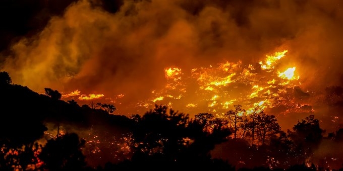 60 de incendii au izbucnit în Grecia în ultimele 24 de ore. Avertismente pentru locuitori și turiști