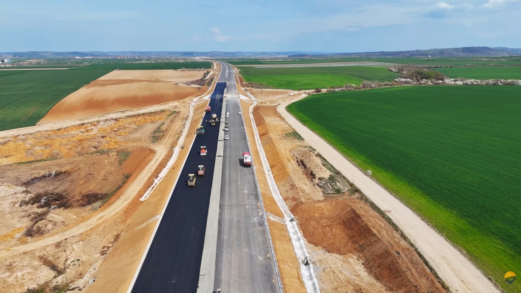 Probleme mari la construcția tuturor autostrăzilor care trebuiau inaugurate. Constructorii nu se mobilizează, instituțiile nu fac față birocrației: „Nu s-au aliniat planetele”