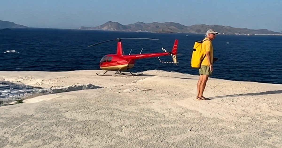 Au aterizat cu elicopterul pe plajă, printre turiști, apoi au mers la baie. Imaginile care au stârnit revoltă și au declanșat o anchetă în Grecia